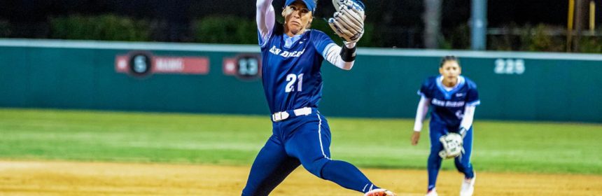 USD baseball player making a catch